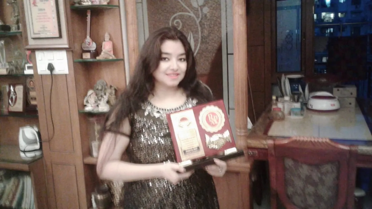 best ghazal singer Janiva Roy awarded (4)