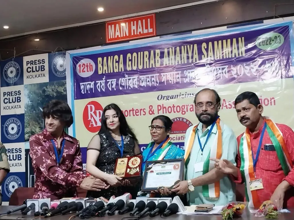best ghazal singer Janiva Roy awarded (6)