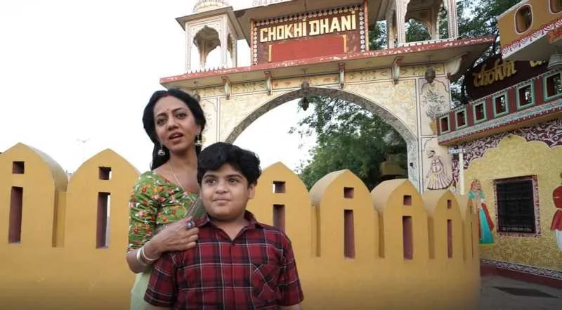 Aayudh Bhanushali and Neha Joshi (Krishna, Yashoda from Doosri Maa) 1