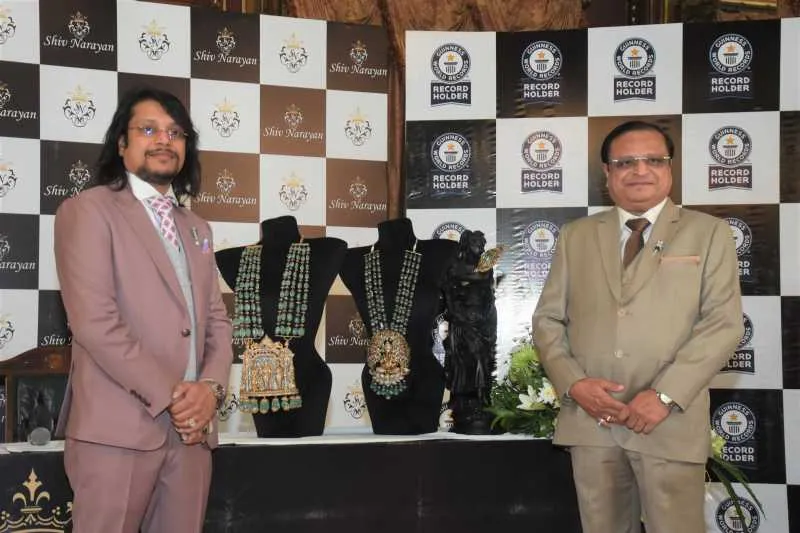 (L-R) Mr. Tushar Agarwal and Mr. Kamal Kishore Agarwal