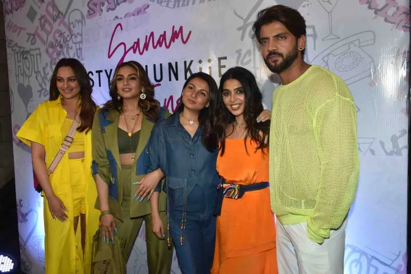 Launch Party I Style Junkiie X Sanam Ratansi - Too Hot To Be Hectic 1