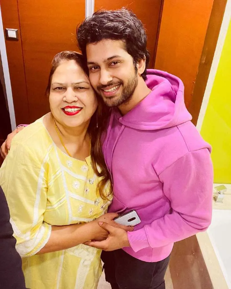 Maitree actor Namish Taneja with his mother
