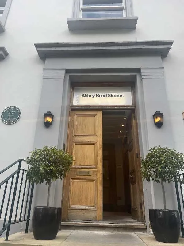 Vidya Balan Neeyat_Abbey Road Studios (2)