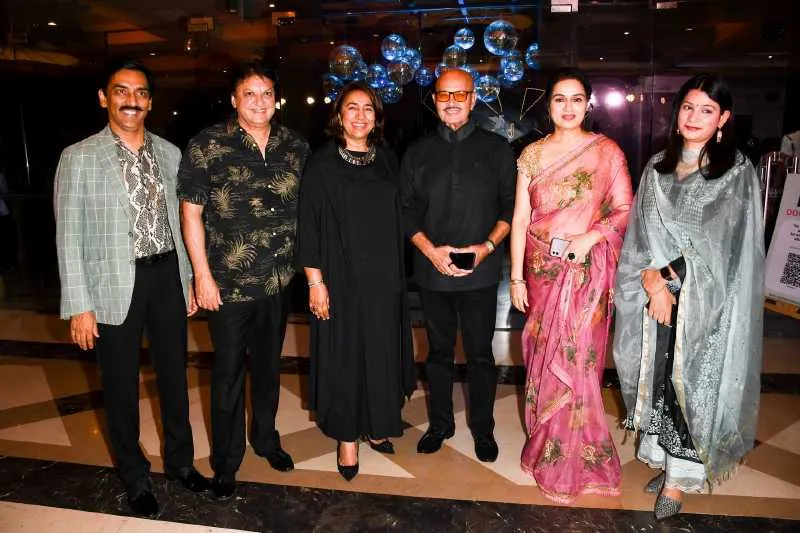 Shashi Ranjan with Anu Ranjan, Rakesh Roshan, Padmini Kolhapure during 17th Edition of _BETI_ A Fashion Fundraiser Show DSC_6162