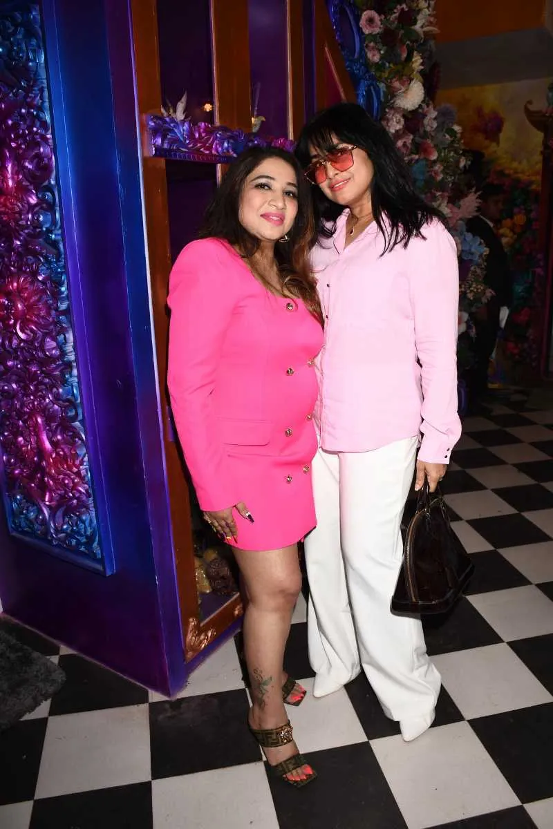  Karishma Shetty with friend during the launch of PSYCHIC TEMPLES by KARISHMA SHETTY