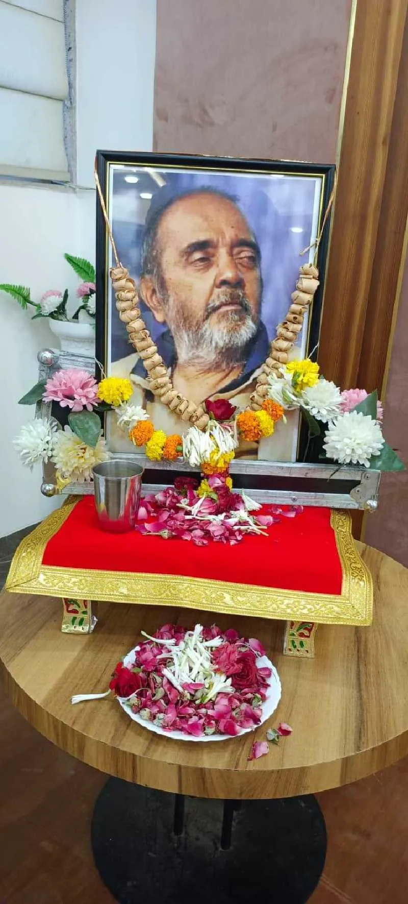 APJ--tribute portrait on stage