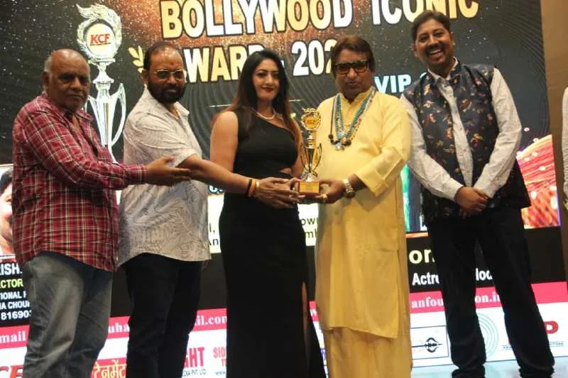 Dr. Krishna Chouhan Bollywood Iconic Award 2023 (4)