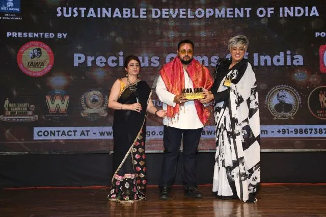 Dr. Daljeet Kaur and Rohit Verma awarded Ajay Luthra