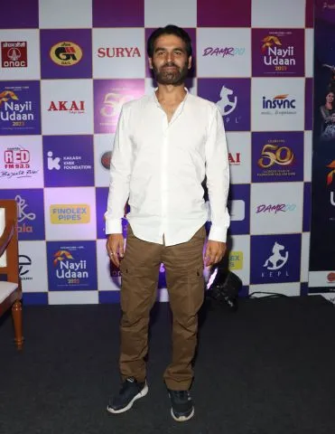  Vinod Tharani