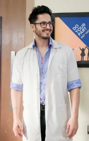 Mohit Malhotra a.k.a Vikrant in Zee TV's Bhagya Lakshmi (3)