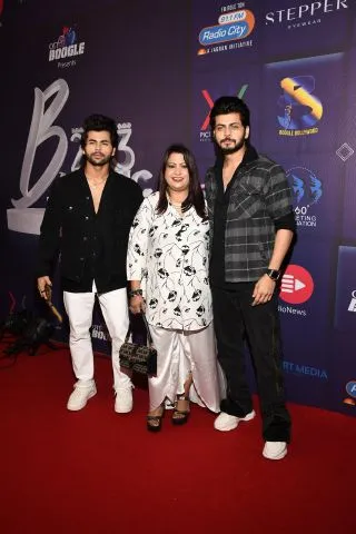 Siddharth Nigam with Abhishek Nigam during BOOGLE BOLLYWOOD BALLISTIC AWARDS 2023
