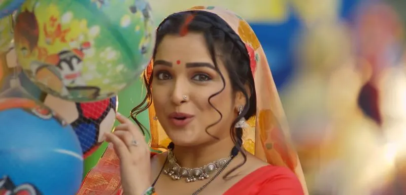 Aamrapali Dubey's song Godanwa 