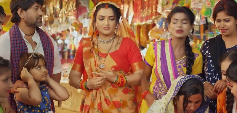 Aamrapali Dubey's song Godanwa (4)