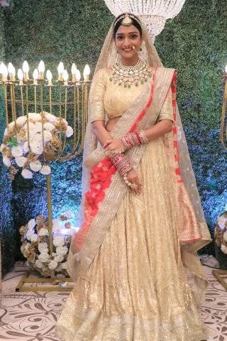 Aishwarya Khare a.k.a Lakshmi in Zee TV's Bhagya Lakshmi (1)