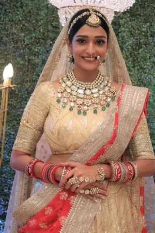 Aishwarya Khare a.k.a Lakshmi in Zee TV's Bhagya Lakshmi (2)