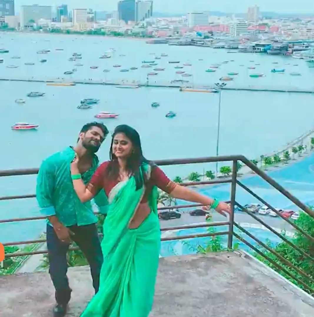 Makkhan Lagai Ki Lidak Lagai (1)