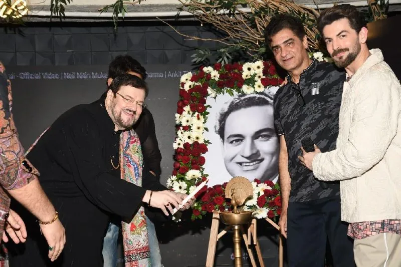 TMA--Nitin Mukesh with portratit of father legendary Mukesh and Indra Kumar and Neil