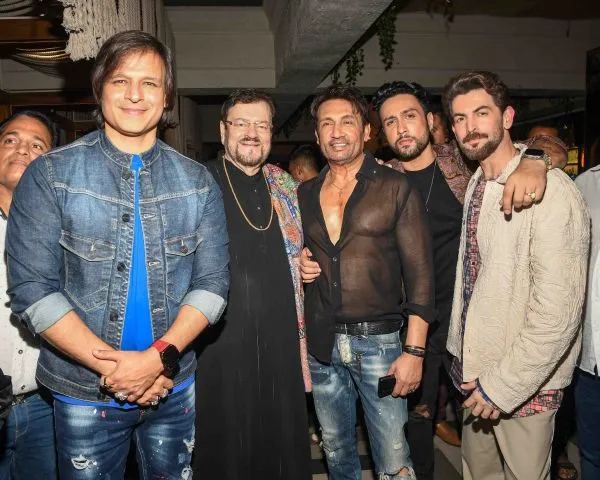Vivek Oberoi, Nitin Mukesh, Shekhar Suman, Adhyayan Suman, and Neil Nitin Mukesh