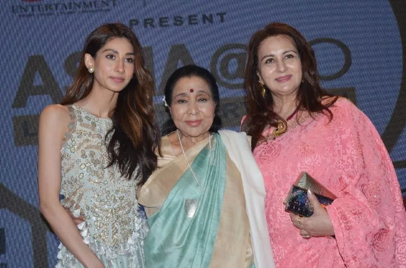 Poonam Dhillon with Daughter Paloma Dhillon' and Asha Bhosle