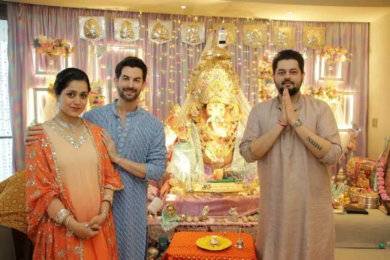 Neil Nitin mukesh with Family celebrating Ganesh Chaturthi 2023