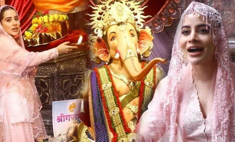 Uorfi Javed visits Mumbai Cha Raja barefoot, leaves fans in awe