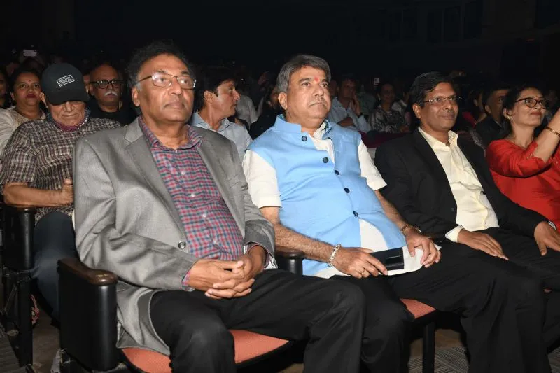 Neeraj Bajaj with Suresh Wadkar During Rehmatein