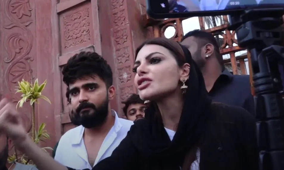 Sherlyn Chopra (1)