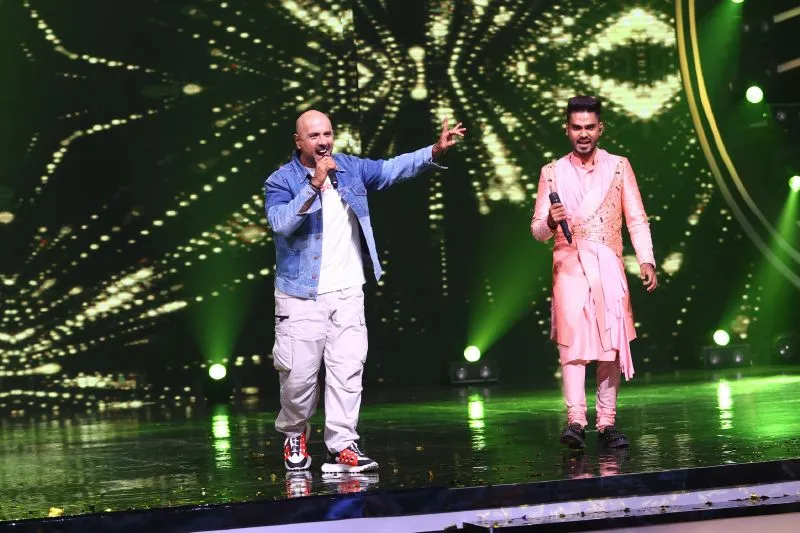Vishal Dadlani and Farhan Sabir Live (1)