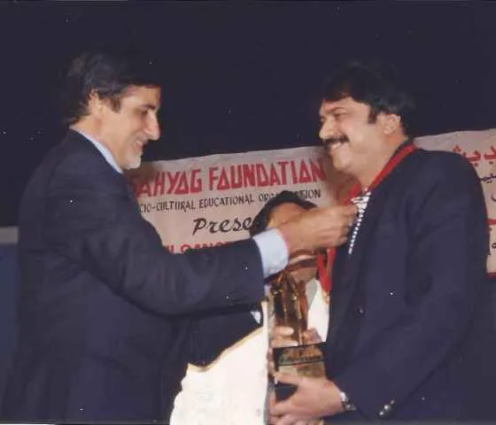Amitabh Bachchan honours Chaitanya with K A Abbas Memorial Gold Medal for film journalism