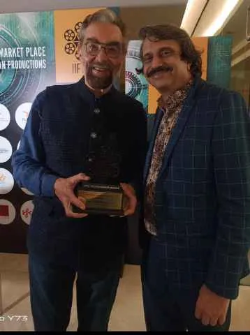 IIFTC 2023 Award winner Kabir Bedi with senior journalist Chaitanya Padukone