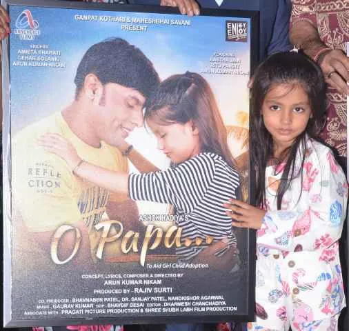 Music video 'O Papa'