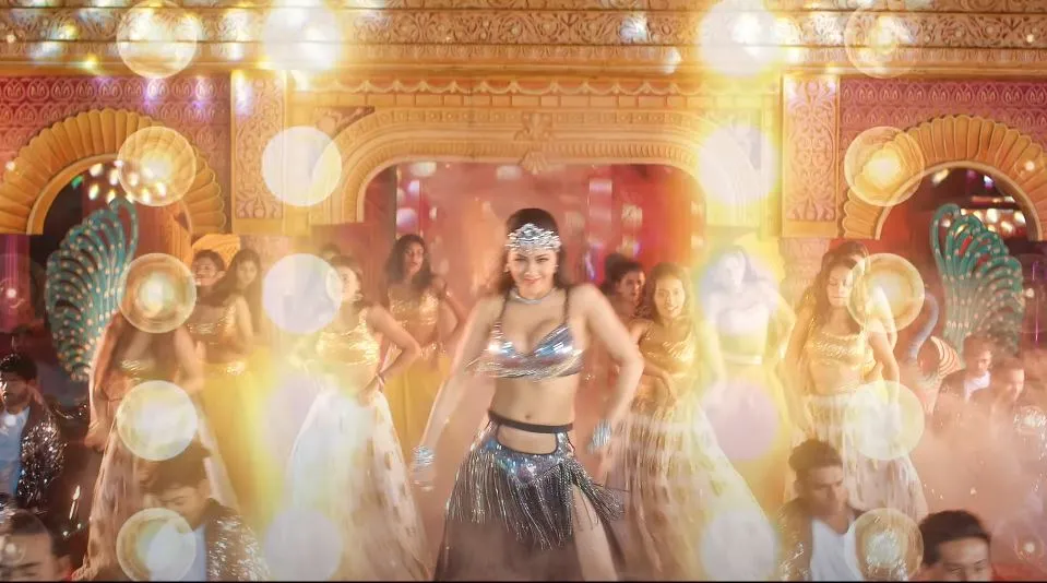 Shilpi Raj song 'Chamma Chamma' screen shorts