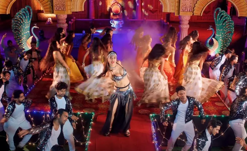 Shilpi Raj song 'Chamma Chamma' screen shorts