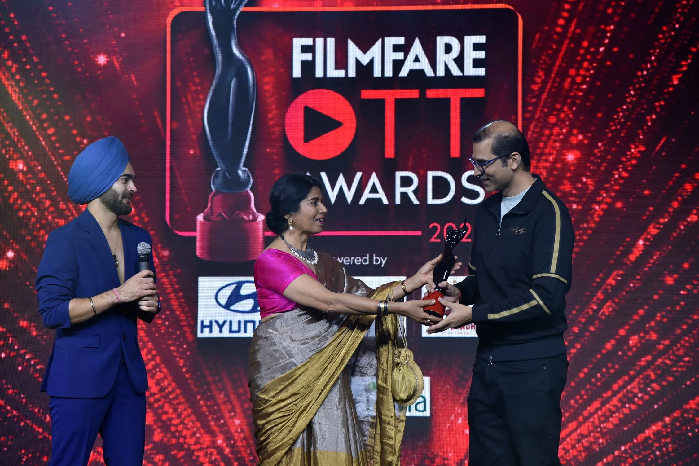 Manoj Bajpayee, Shefali Shah, Vijay Varma, Alia Bhatt, Rajkummar Rao, Sonakshi Sinha, Karishma Tanna, Abhishek Banerjee, won the coveted Black Lady at the 4th edition of Filmfare OTT Awards 2023