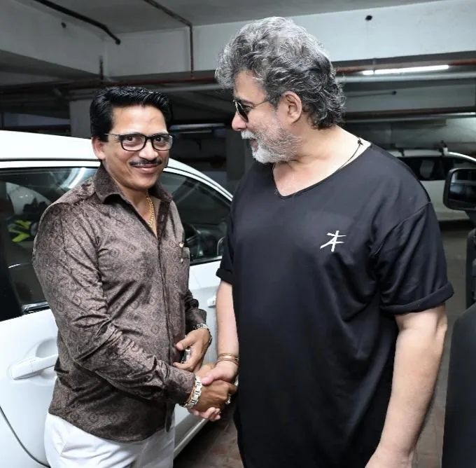 Diwali Deepak Tijori complimenting Ronnie R Nov 2023