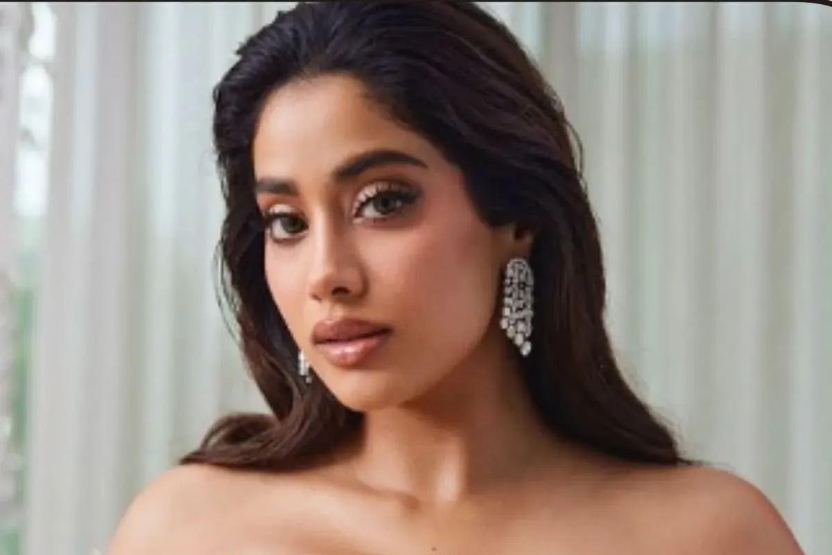Janhvi Kapoor remembered the scary scene in the hospital, told the painful story, said- 'I thought I was paralyzed…' - News18 Hindi