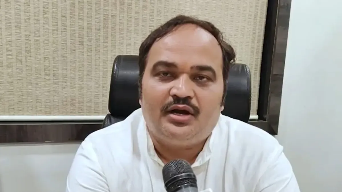 Shiv Sena UBT leader Anand Dubey taunts Maharashtra government Ladli Behna Yojana | Shiv Sena UBT leader taunts Maharashtra government's Ladli Behna Yojana - 'People are bringing your...'