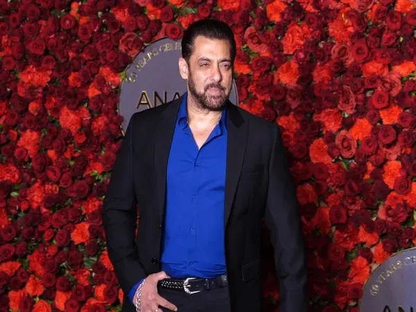 Salman Khan looks dapper as he attends producer Anand Pandit's 60th birthday bash