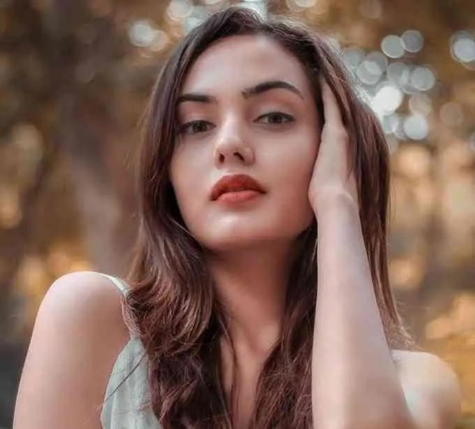 Himanshi Parashar Net Worth, Age, Height, Affairs, Bio and More