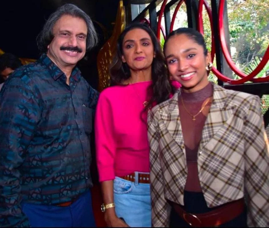 Shanti Priya (centre(, Saumya Kamble with Chaitanya Padukone