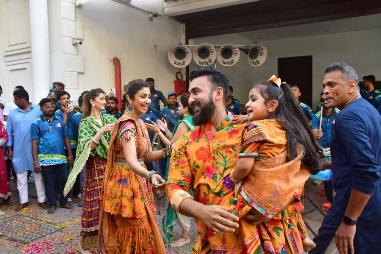 Ganesh Chaturthi 2024: Shilpa Shetty and Salman Khan conduct murti visarjan