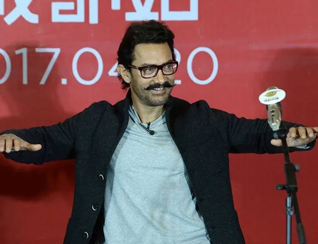 Aamir Khan transforms his body YET AGAIN!