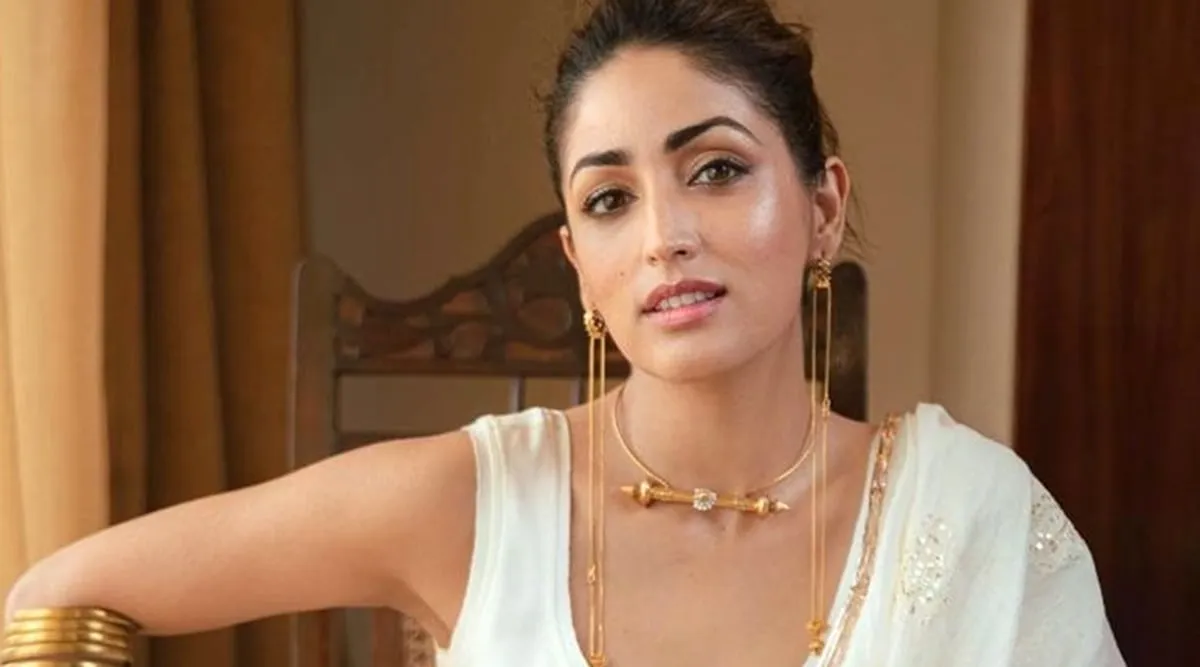 Yami Gautam left red-faced after photographer calls her 'Fair and Lovely',  watch video | Bollywood News - The Indian Express