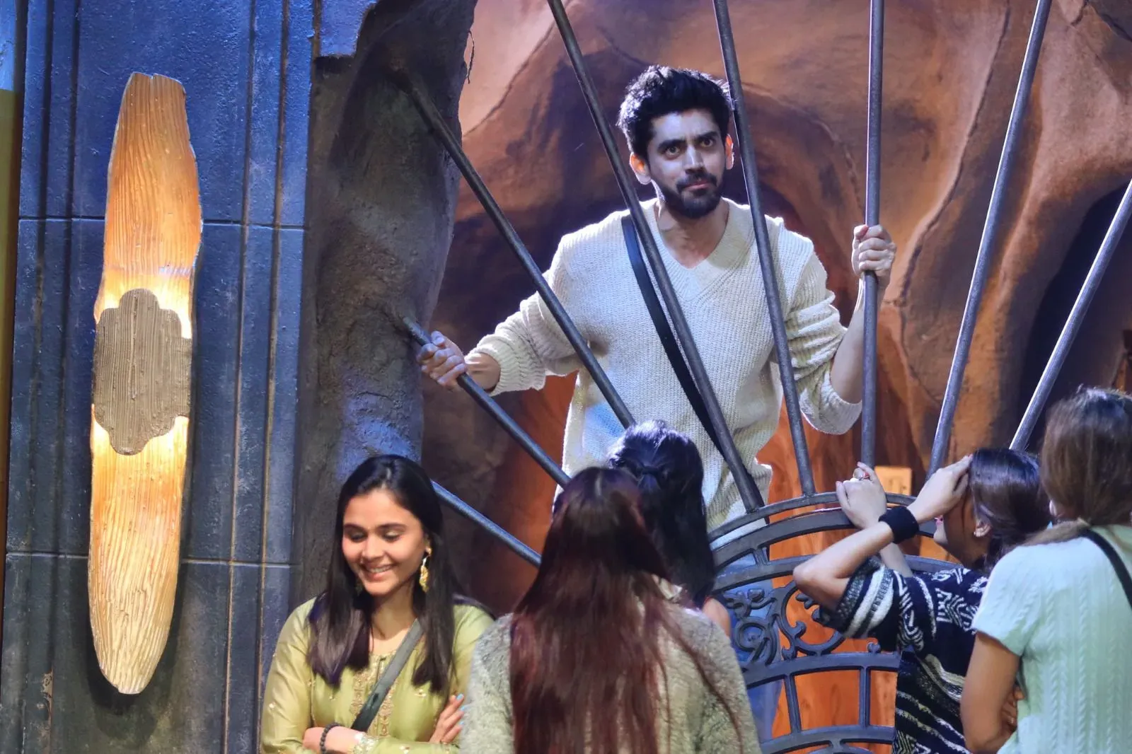 Bigg Boss 18: Avinash Mishra exits Salman Khan-hosted show after a physical  fight with Chum Darang. Watch | Television News - The Indian Express