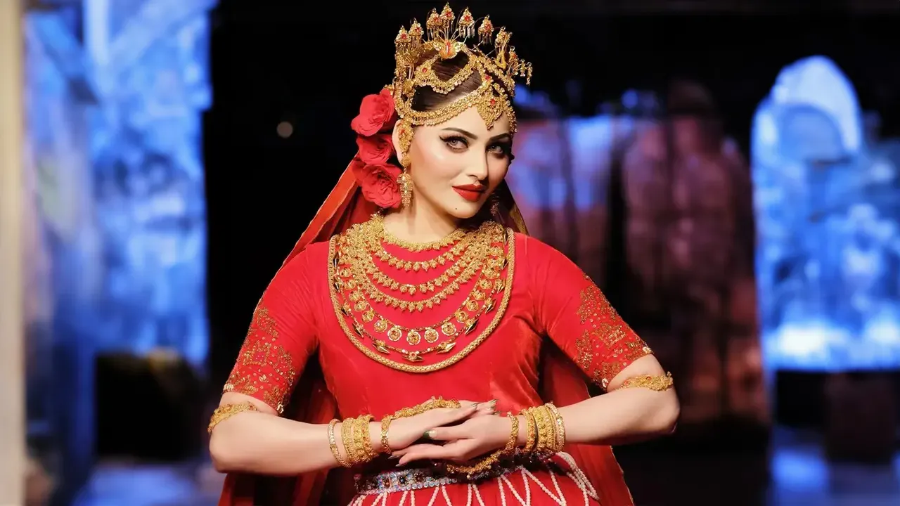 Urvashi Rautela wears Manipuri Potloi: Here's All About the Age-old  Traditions!