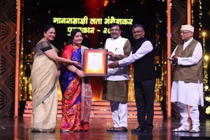 Veteran singer Anuradha Paudwal was honored with this award