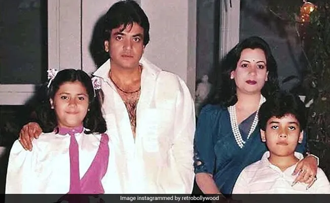 Jeetendra, Shobha, Ekta And Tusshar Kapoor In A Rare Throwback Pic