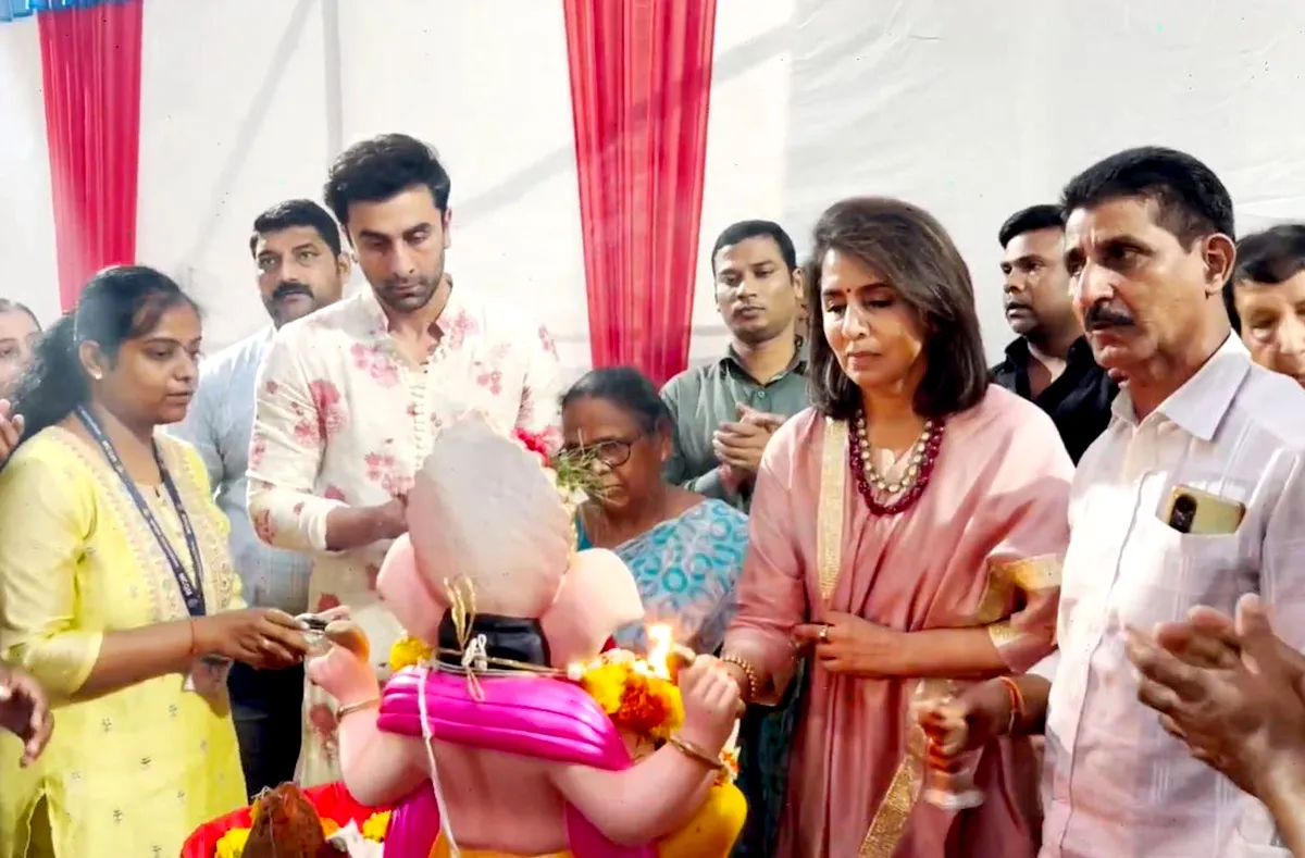 WATCH: Ranbir Bids Farewell To Ganpati - Rediff.com