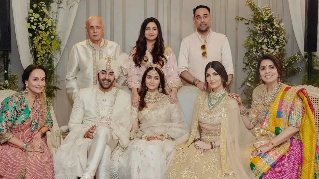 Neetu Kapoor wishes 'samdhan and samdhiji' Soni Razdan, Mahesh Bhatt on  wedding anniversary, see her post for Alia Bhatt's parents | Entertainment  News, Times Now