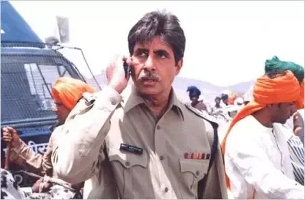 Which is your favourite Amitabh Bachhan's movie and why? - Quora